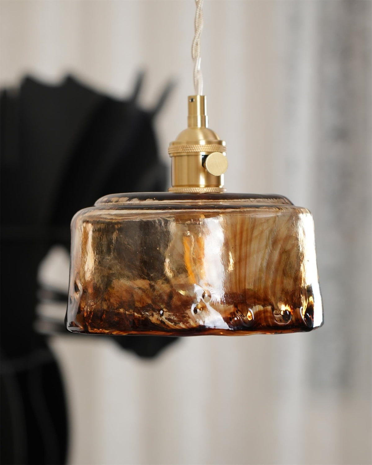 Velon-vintagependel i ravfarvet glas