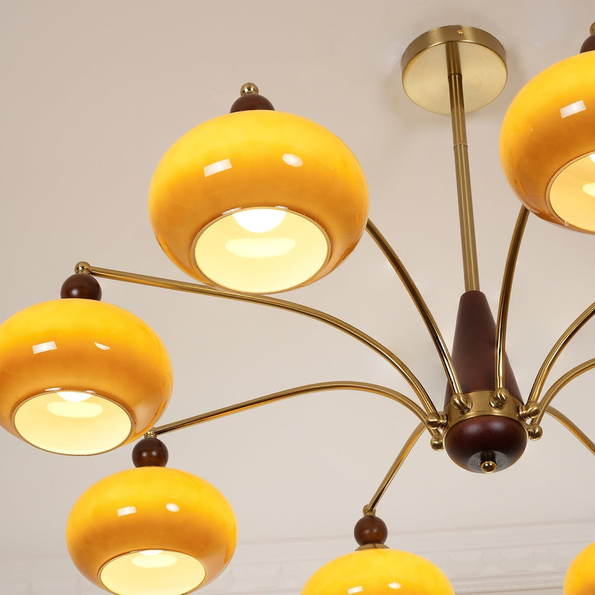 Candeeiro suspenso Vevely retro em vidro amarelo e latão
