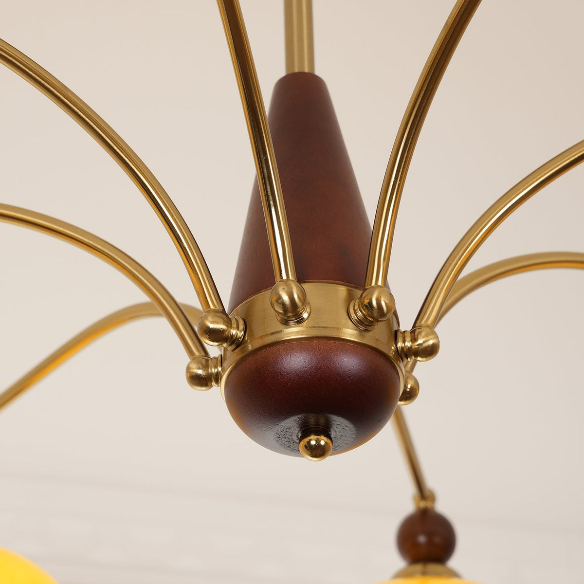 Candeeiro suspenso Vevely retro em vidro amarelo e latão