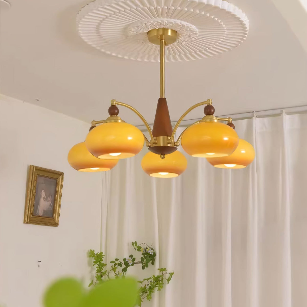 Candeeiro suspenso Vevely retro em vidro amarelo e latão