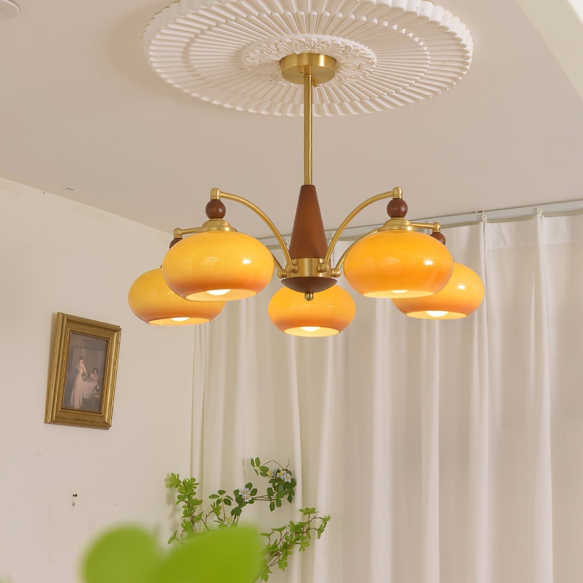 Candeeiro suspenso Vevely retro em vidro amarelo e latão