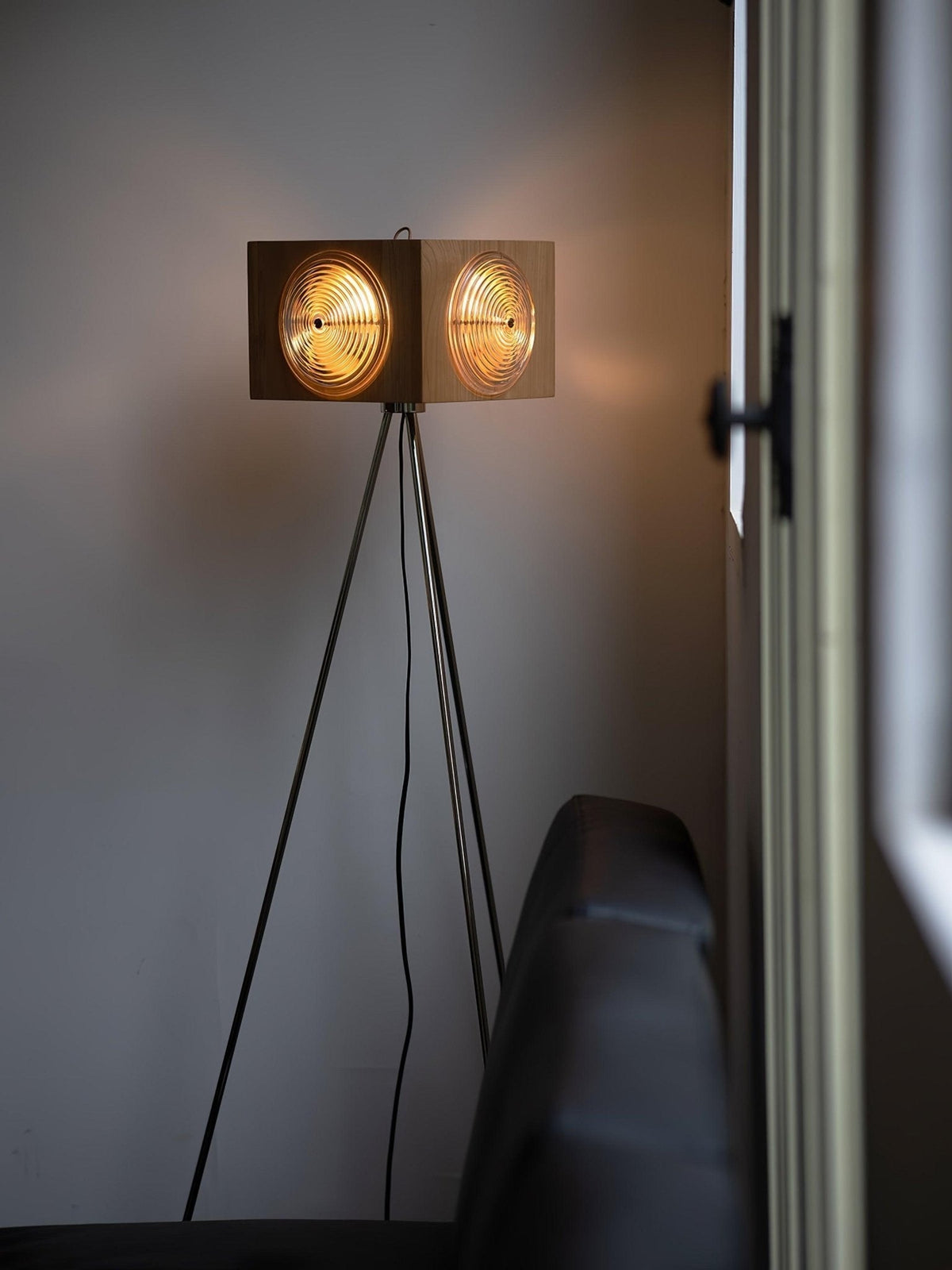 Vesoren gulvlampe i træ med treben
