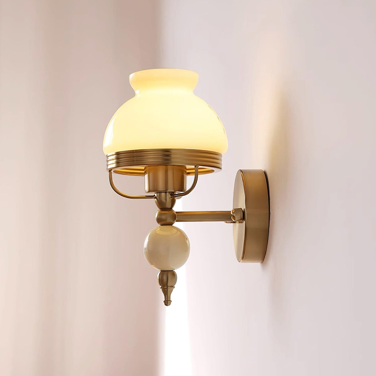 Evia vägglampa i glas och ljus för sovrum eller hall i retrostil