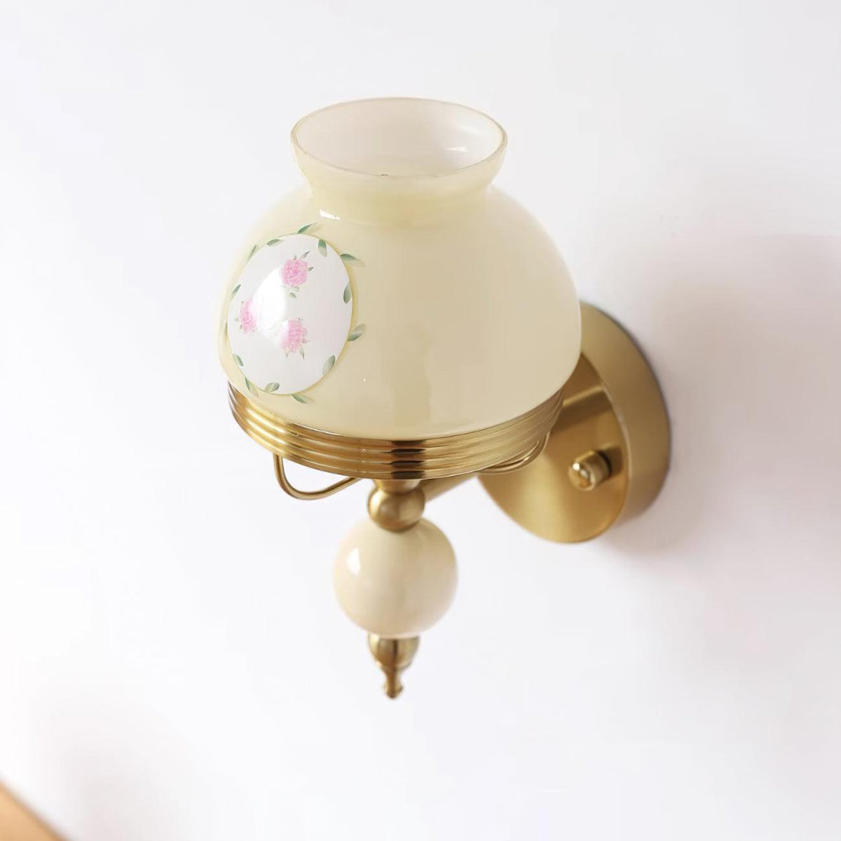 Evia vägglampa i glas och ljus för sovrum eller hall i retrostil