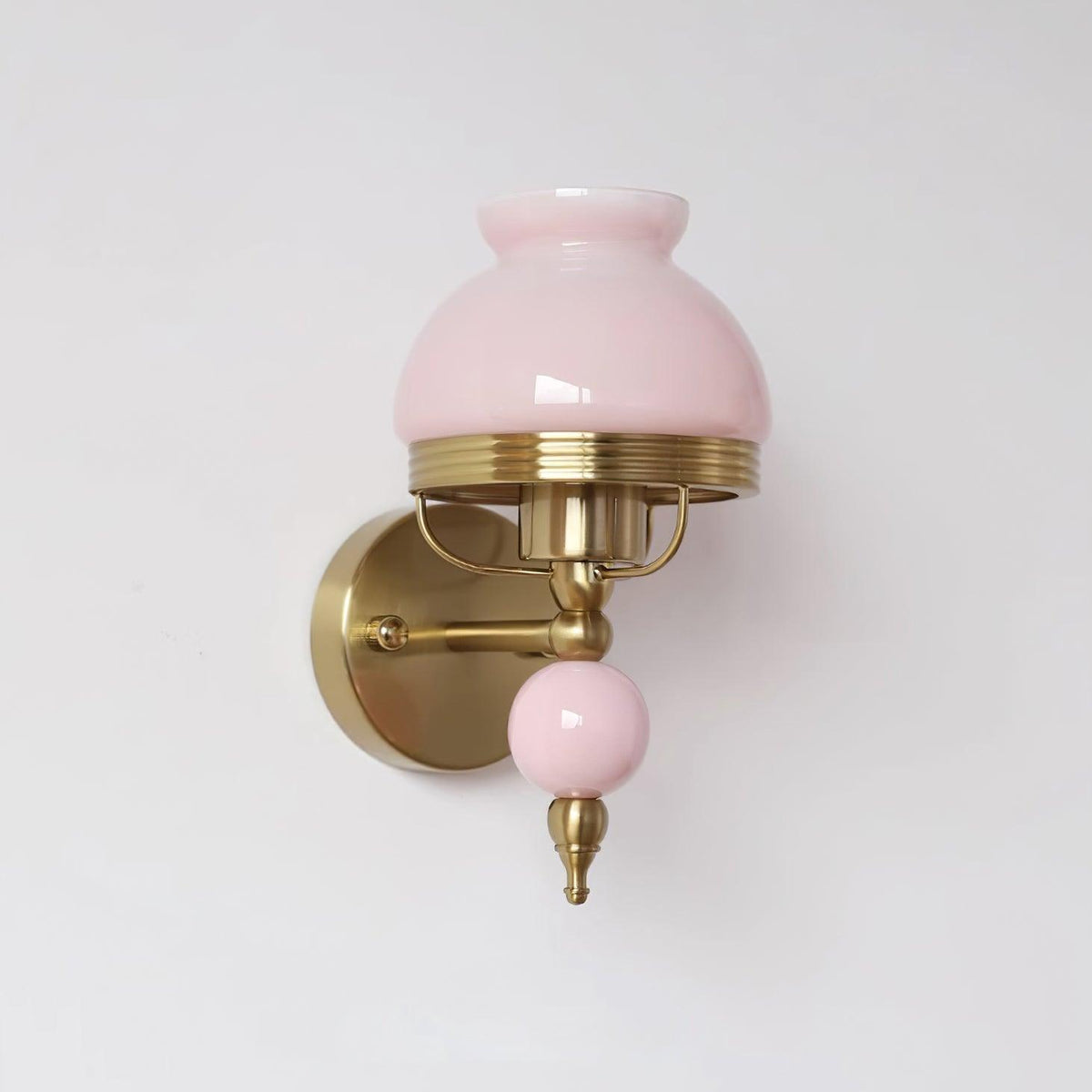 Evia vägglampa i glas och ljus för sovrum eller hall i retrostil