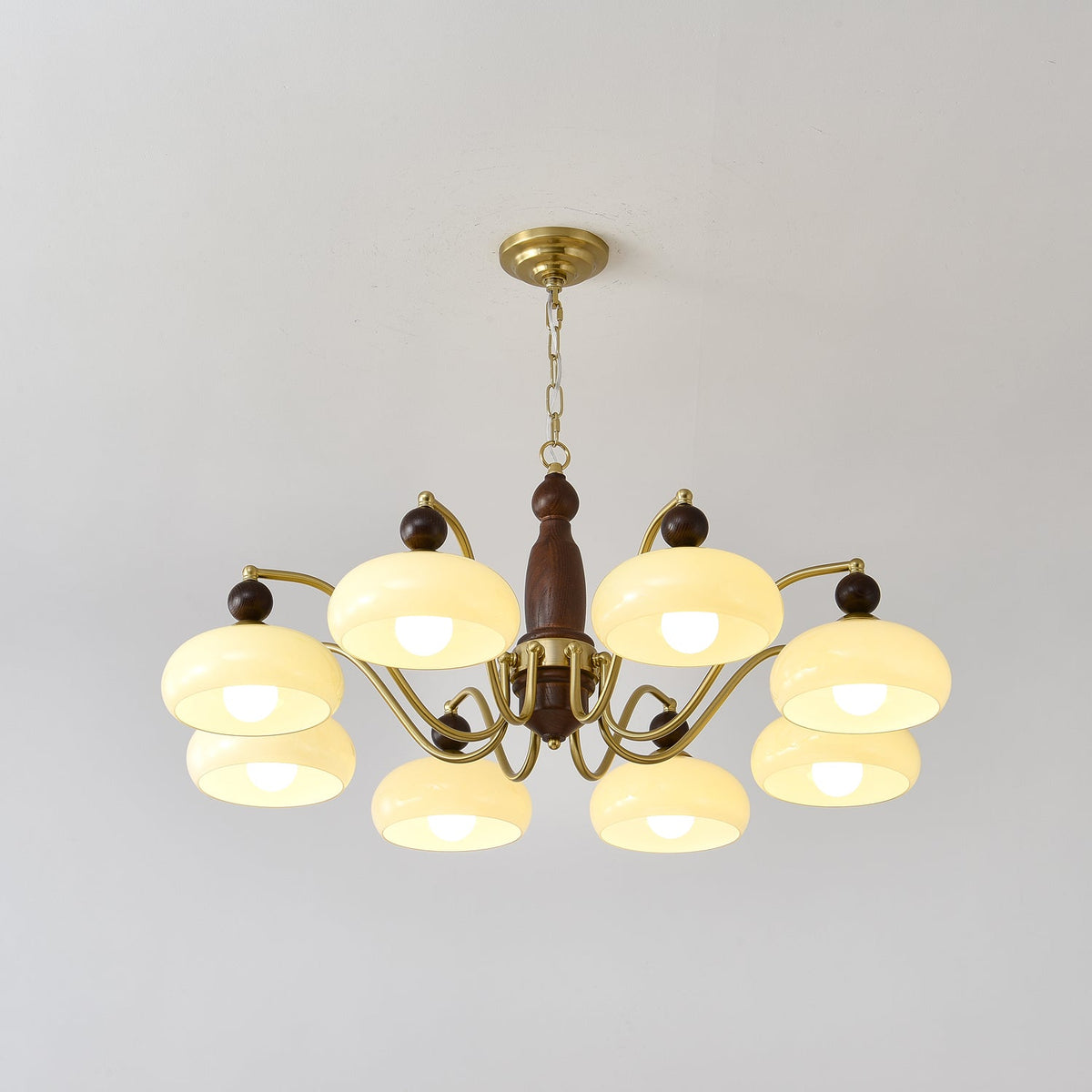 Avenoissa lysekrone med kroneinspireret design, rustik