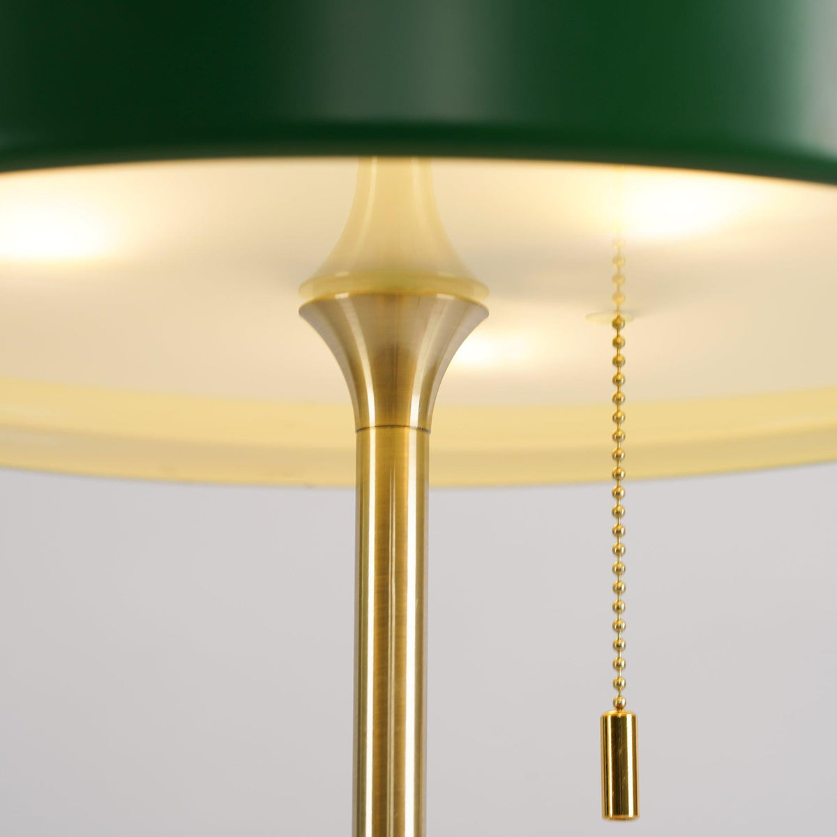 Paula moderne bordlampe