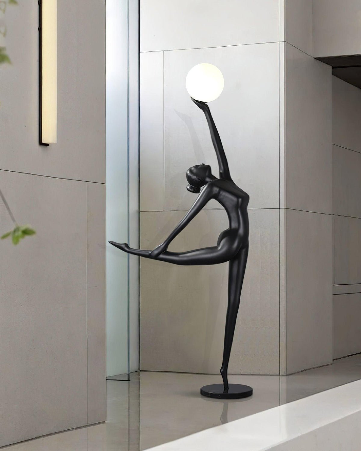 Lyrielle ballerina-gulvlampe i sort