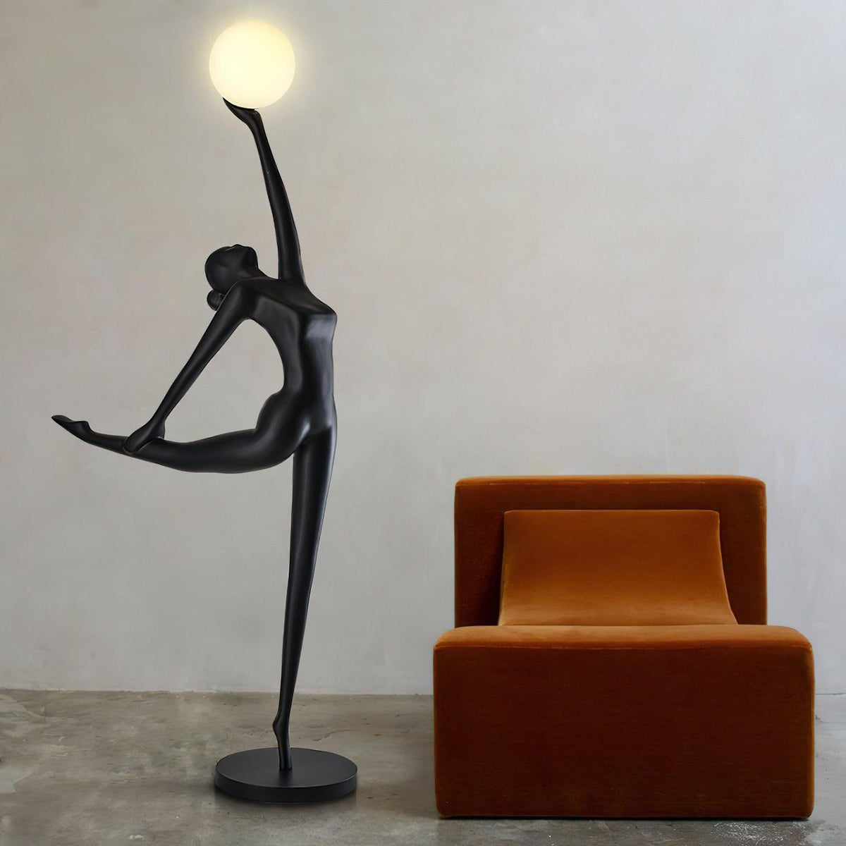 Lyrielle ballerina-gulvlampe i sort