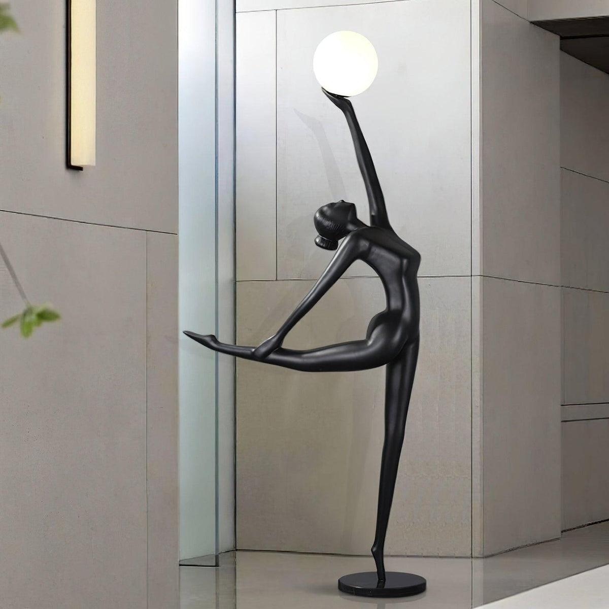 Lyrielle ballerina-gulvlampe i sort