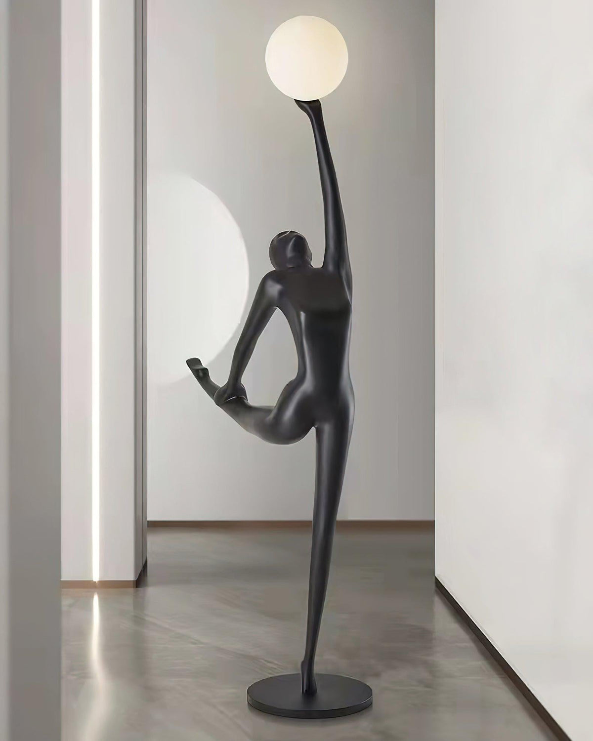 Lyrielle ballerina-gulvlampe i sort