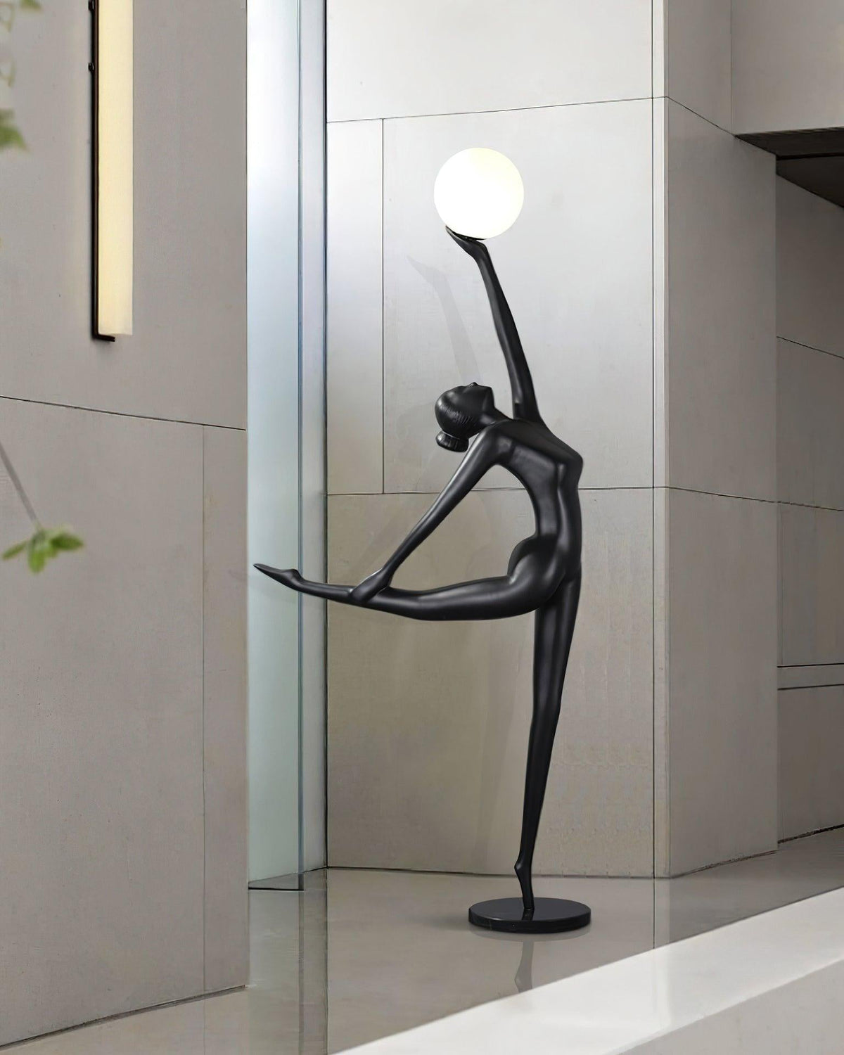 Lyrielle ballerina-gulvlampe i sort