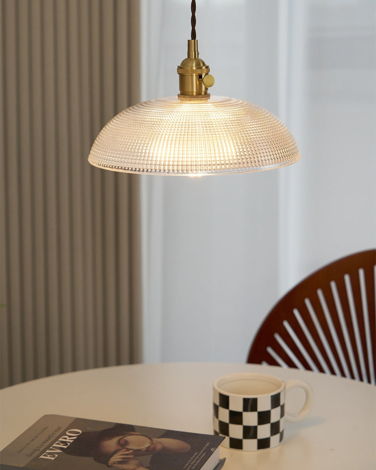 Crinel pendellampa i mässing och glas