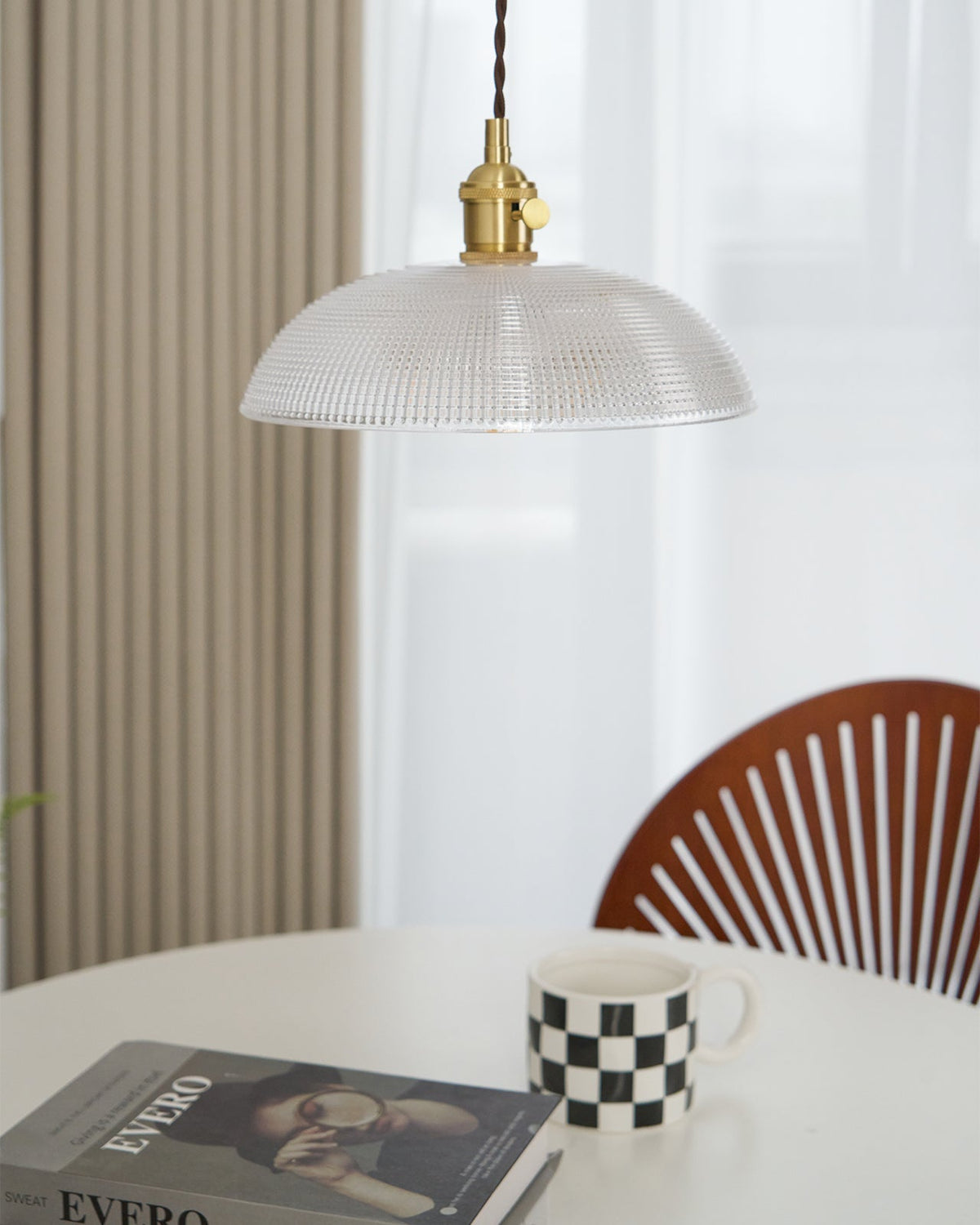 Crinel pendellampa i mässing och glas
