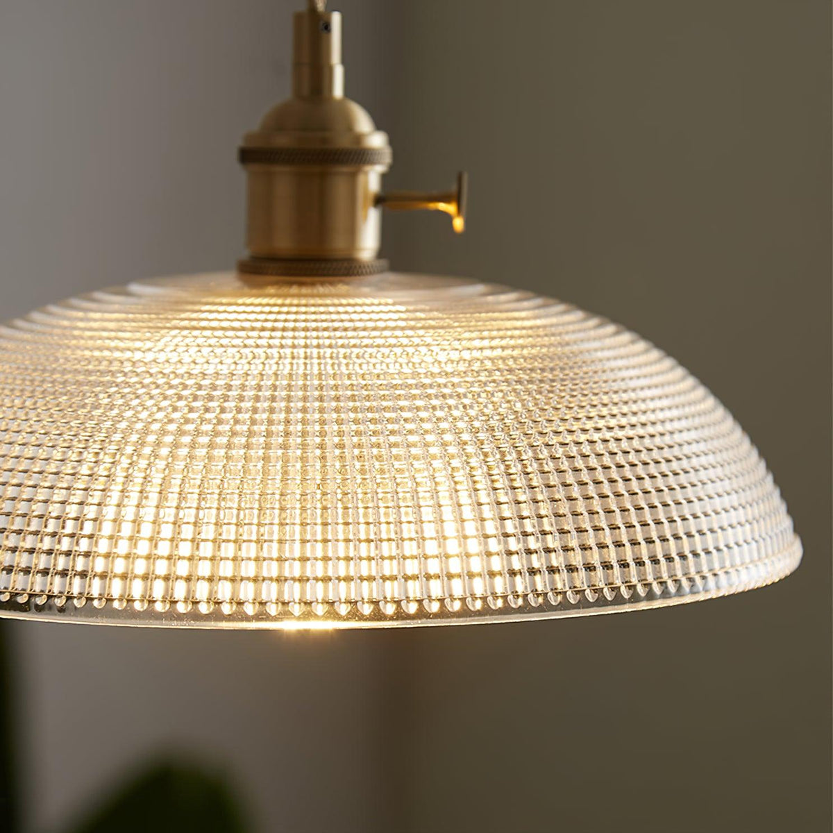 Crinel pendellampa i mässing och glas