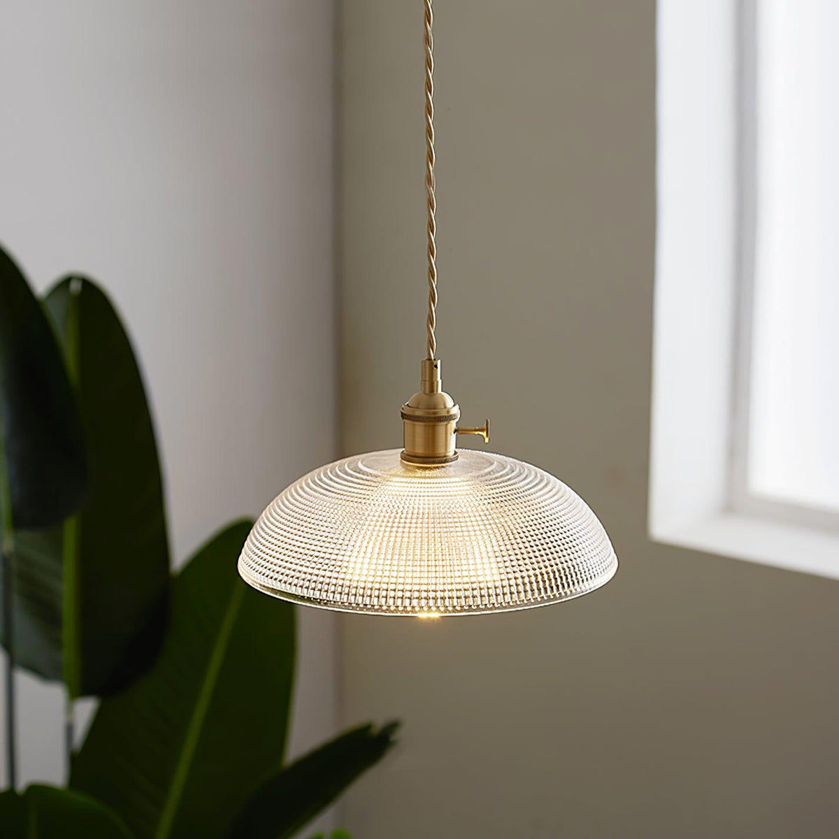 Crinel pendellampa i mässing och glas