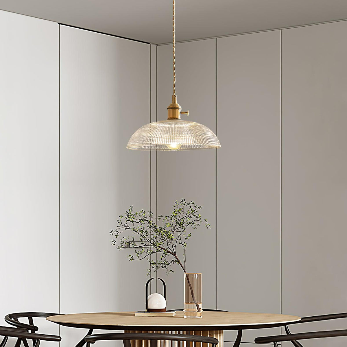 Crinel pendellampa i mässing och glas