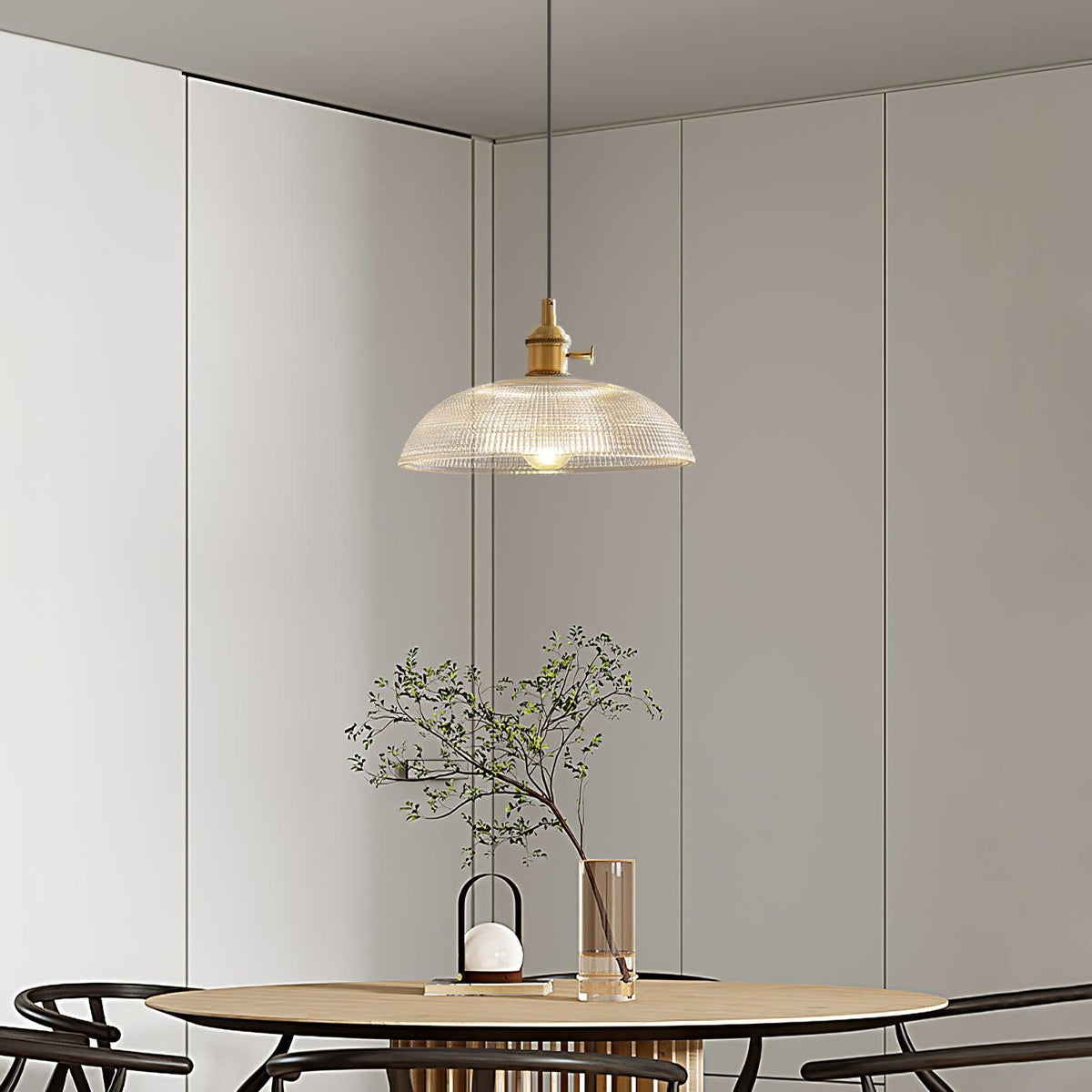 Crinel pendellampa i mässing och glas