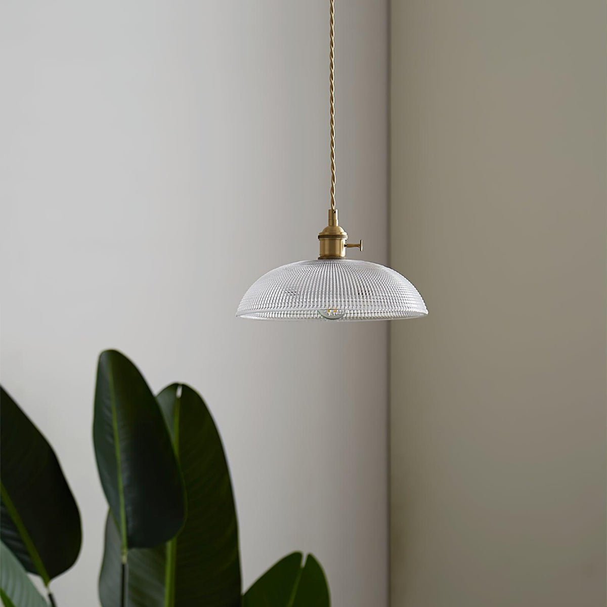 Crinel pendellampa i mässing och glas