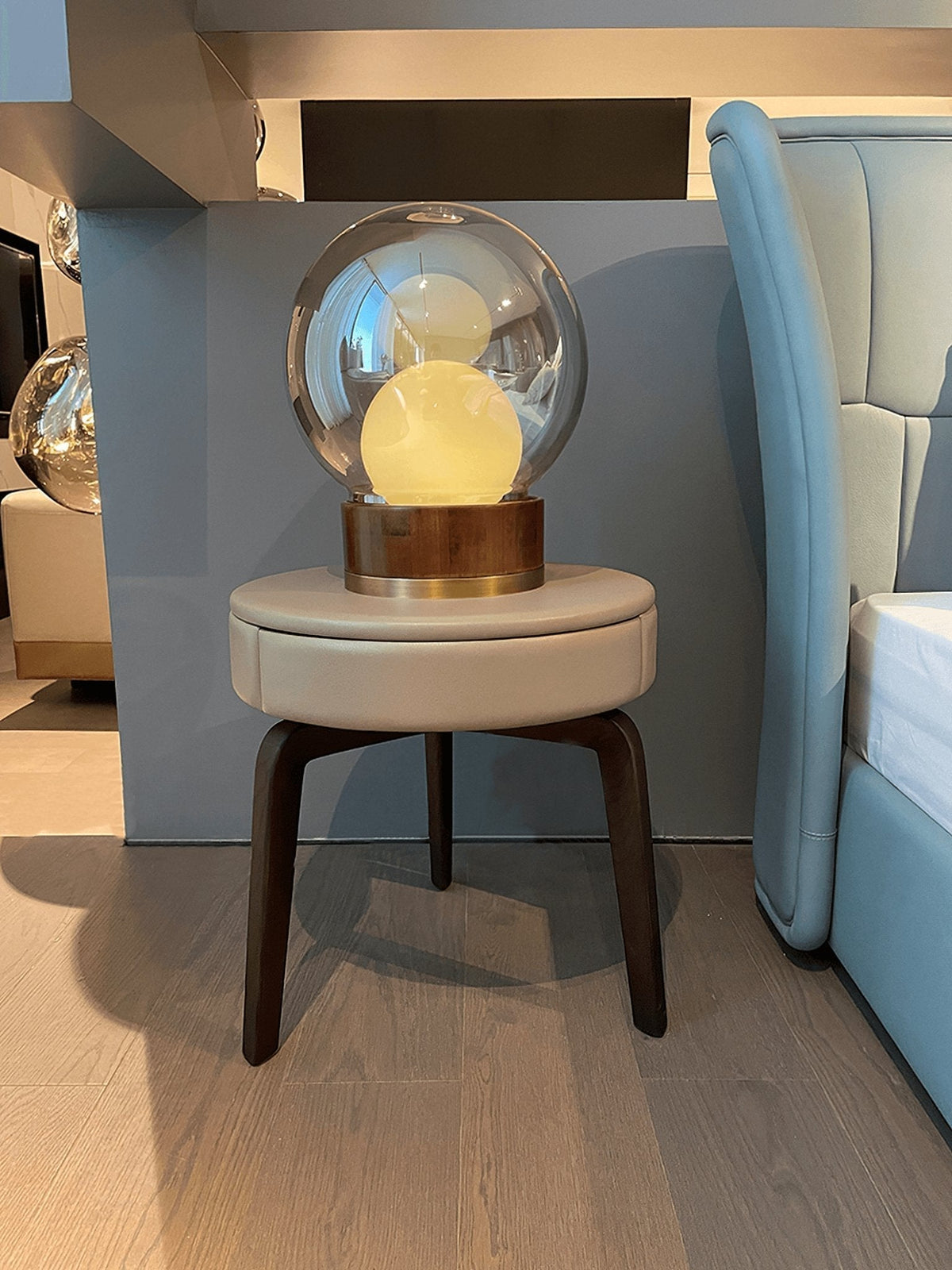 Candeeiro de mesa artístico Brinox em madeira