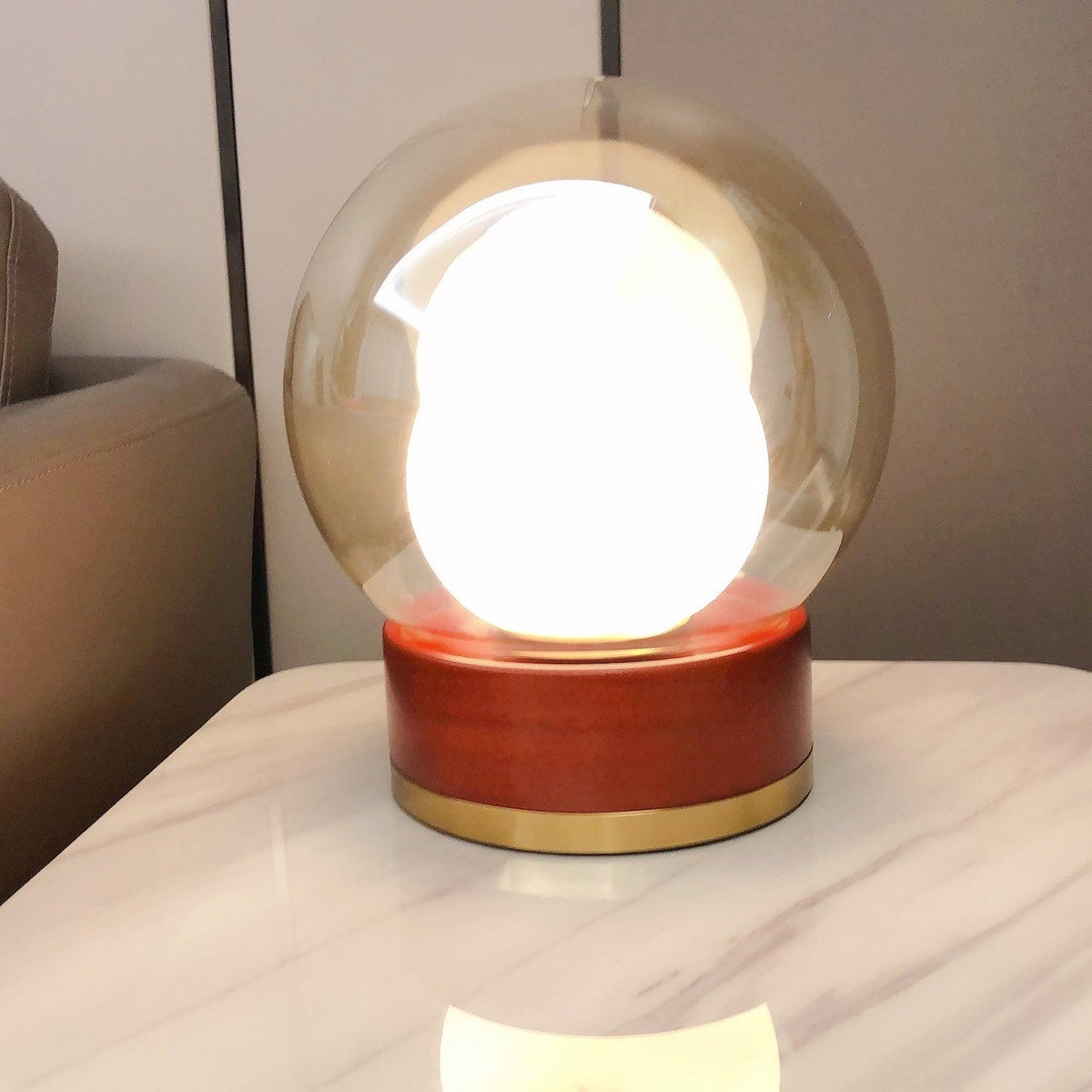 Candeeiro de mesa artístico Brinox em madeira