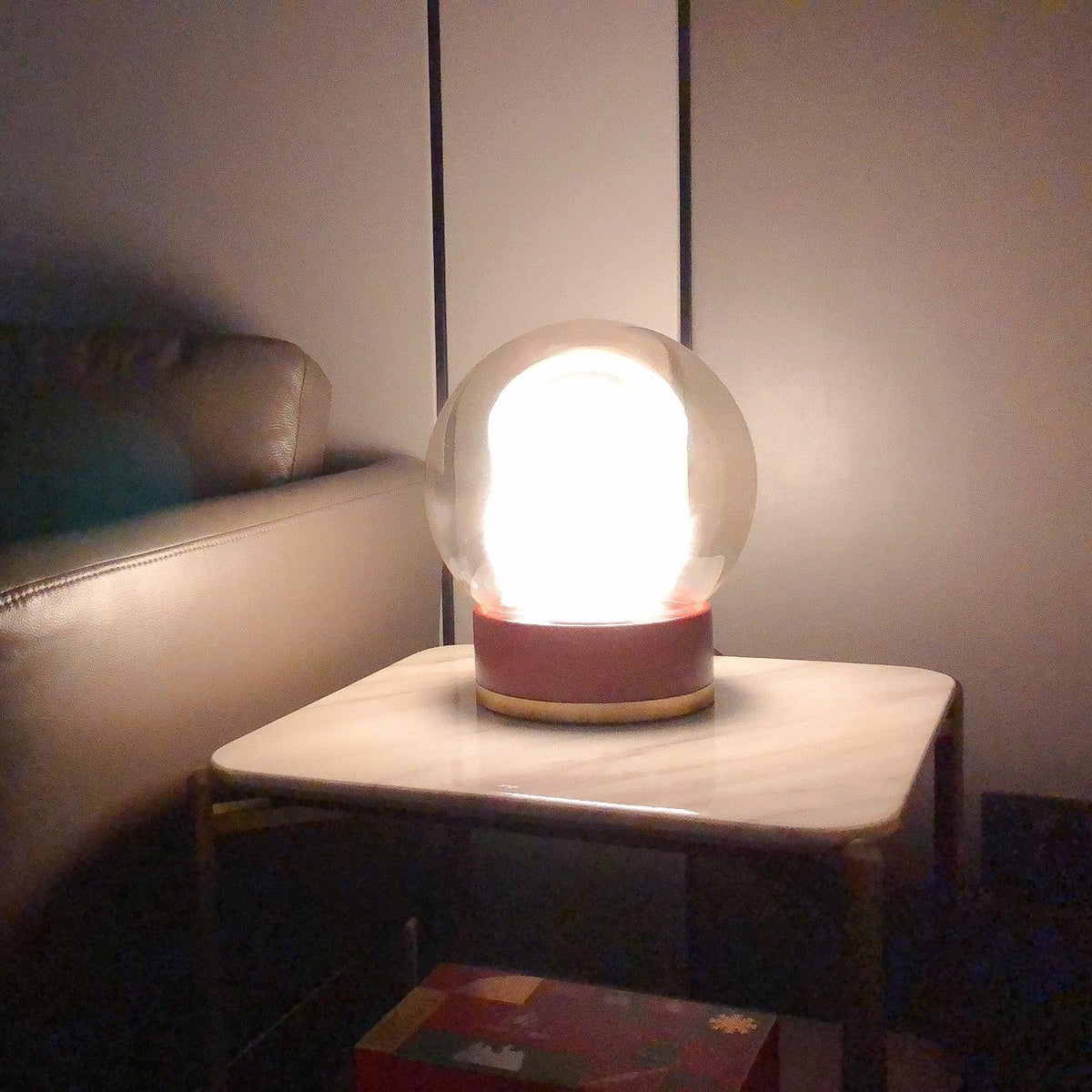 Candeeiro de mesa artístico Brinox em madeira