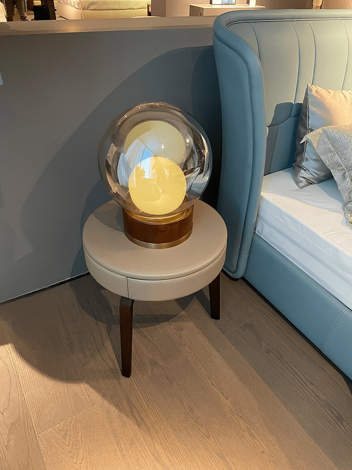 Candeeiro de mesa artístico Brinox em madeira