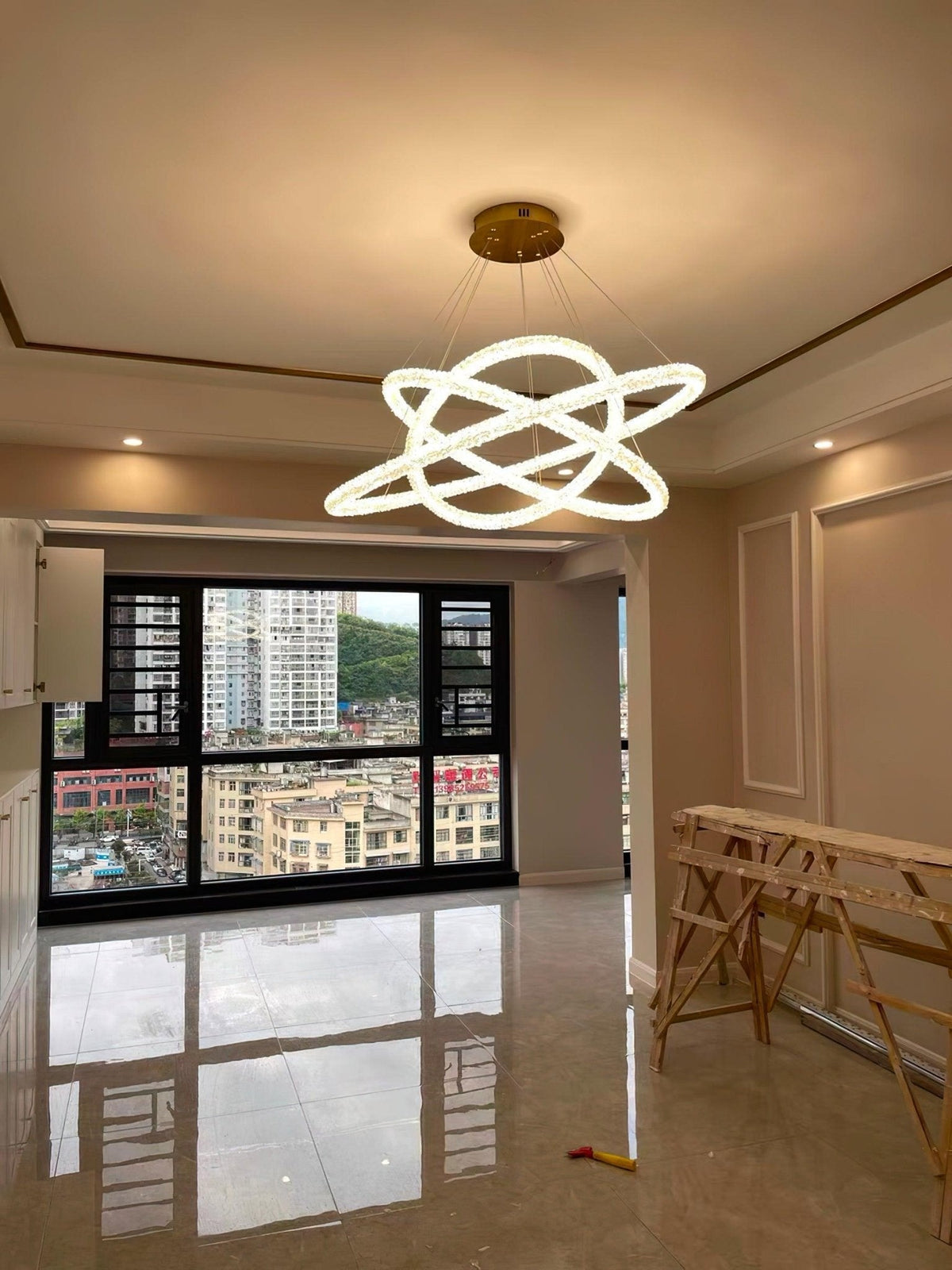 Candeeiro de teto Seleira com anel de cristal LED