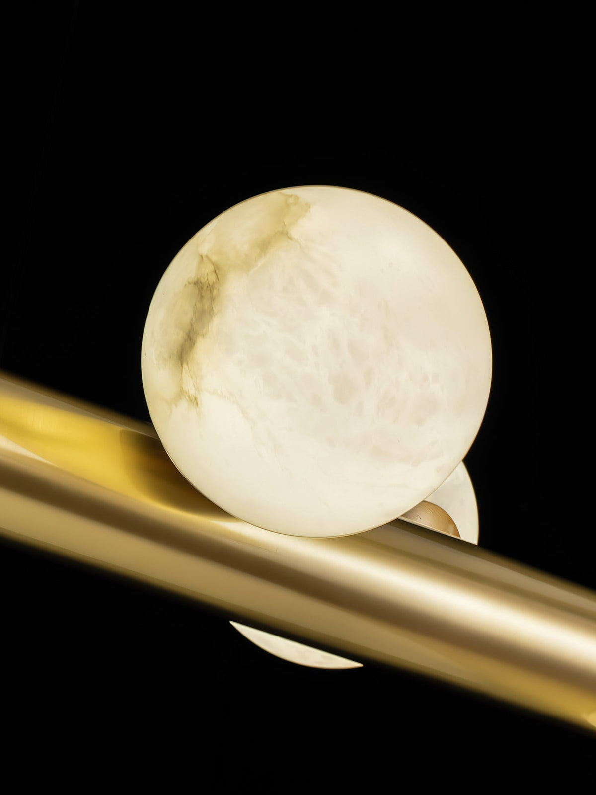 Avaros-suora riippuvalaisin