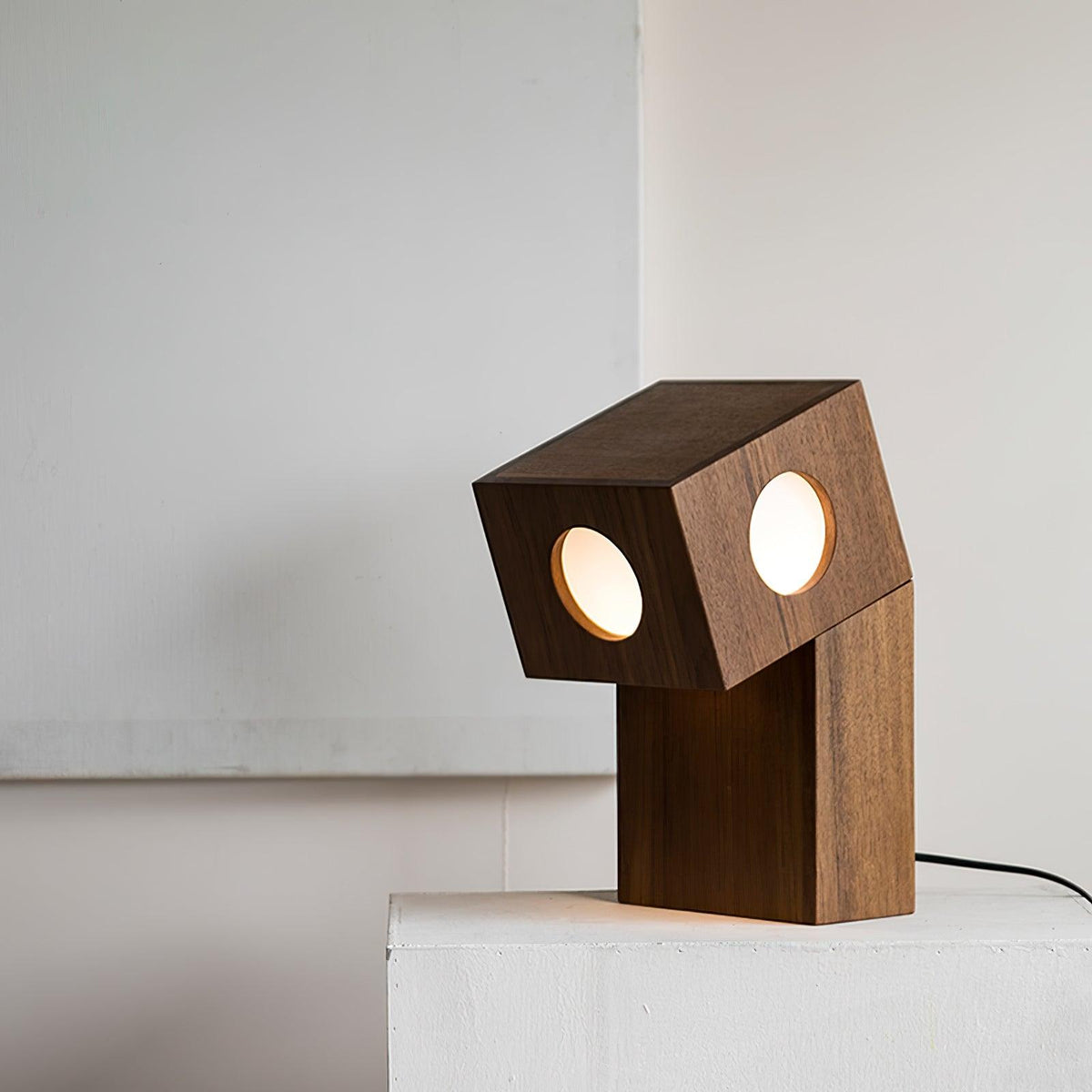 Candeeiro de mesa moderno em madeira Geo