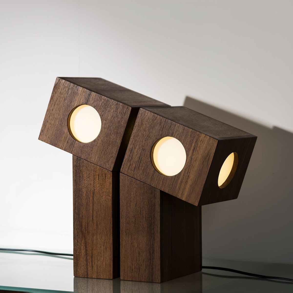 Candeeiro de mesa moderno em madeira Geo