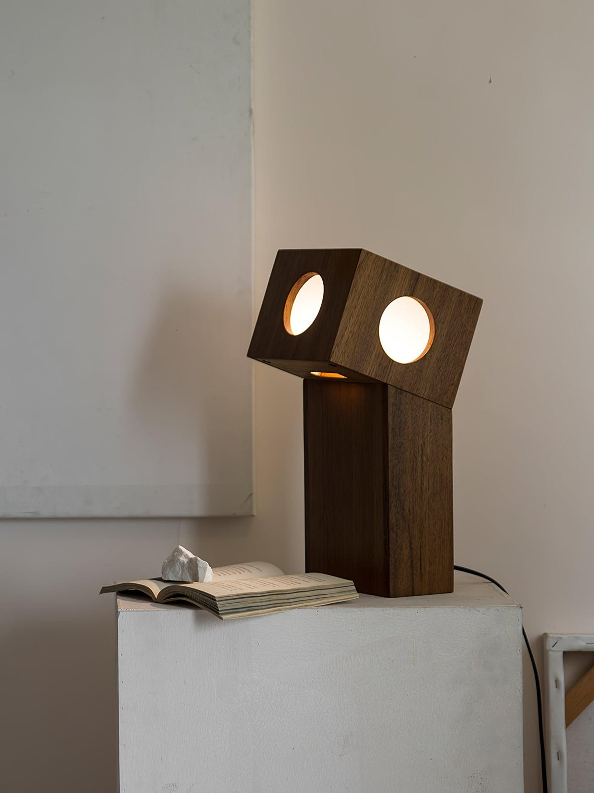 Candeeiro de mesa moderno em madeira Geo