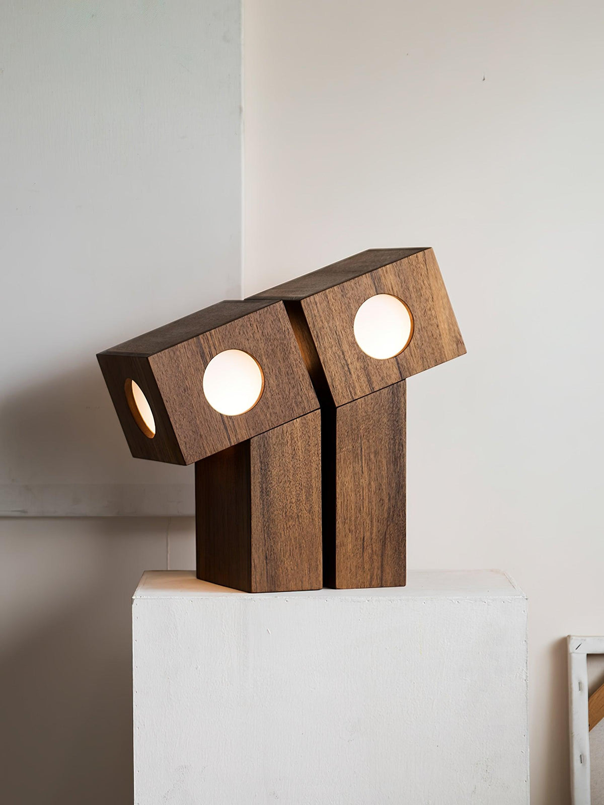 Candeeiro de mesa moderno em madeira Geo