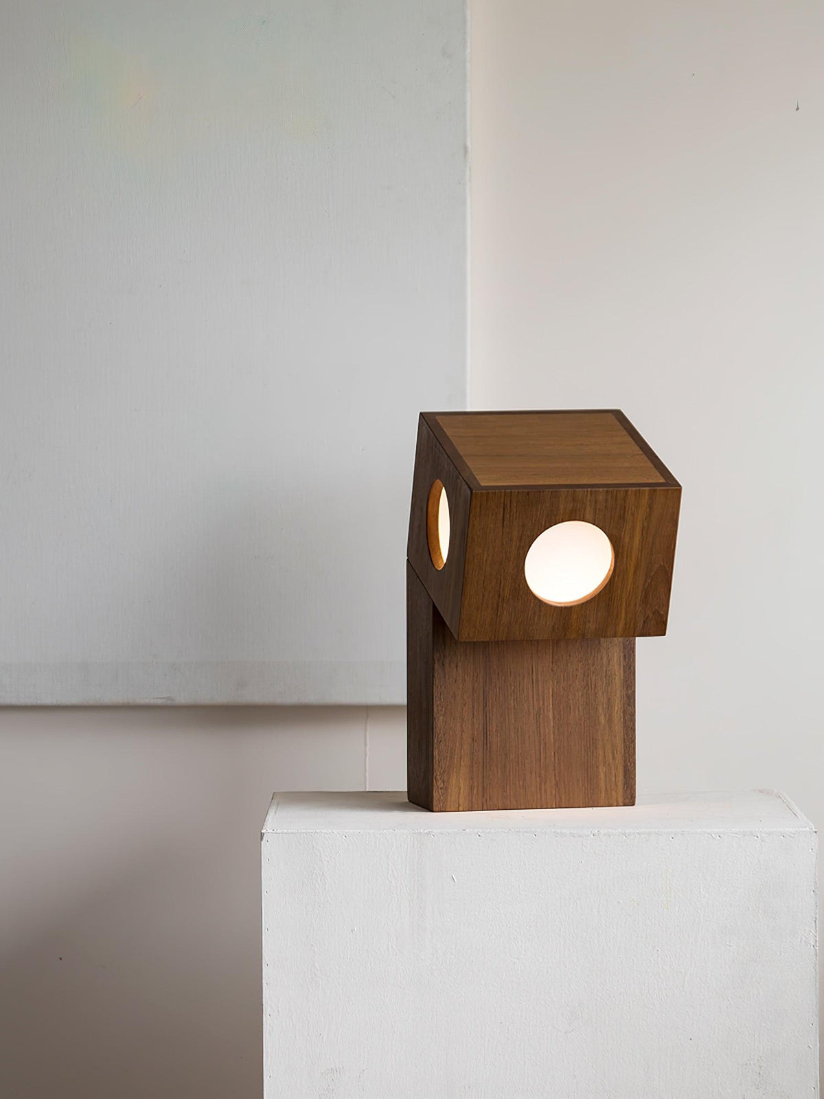 Candeeiro de mesa moderno em madeira Geo