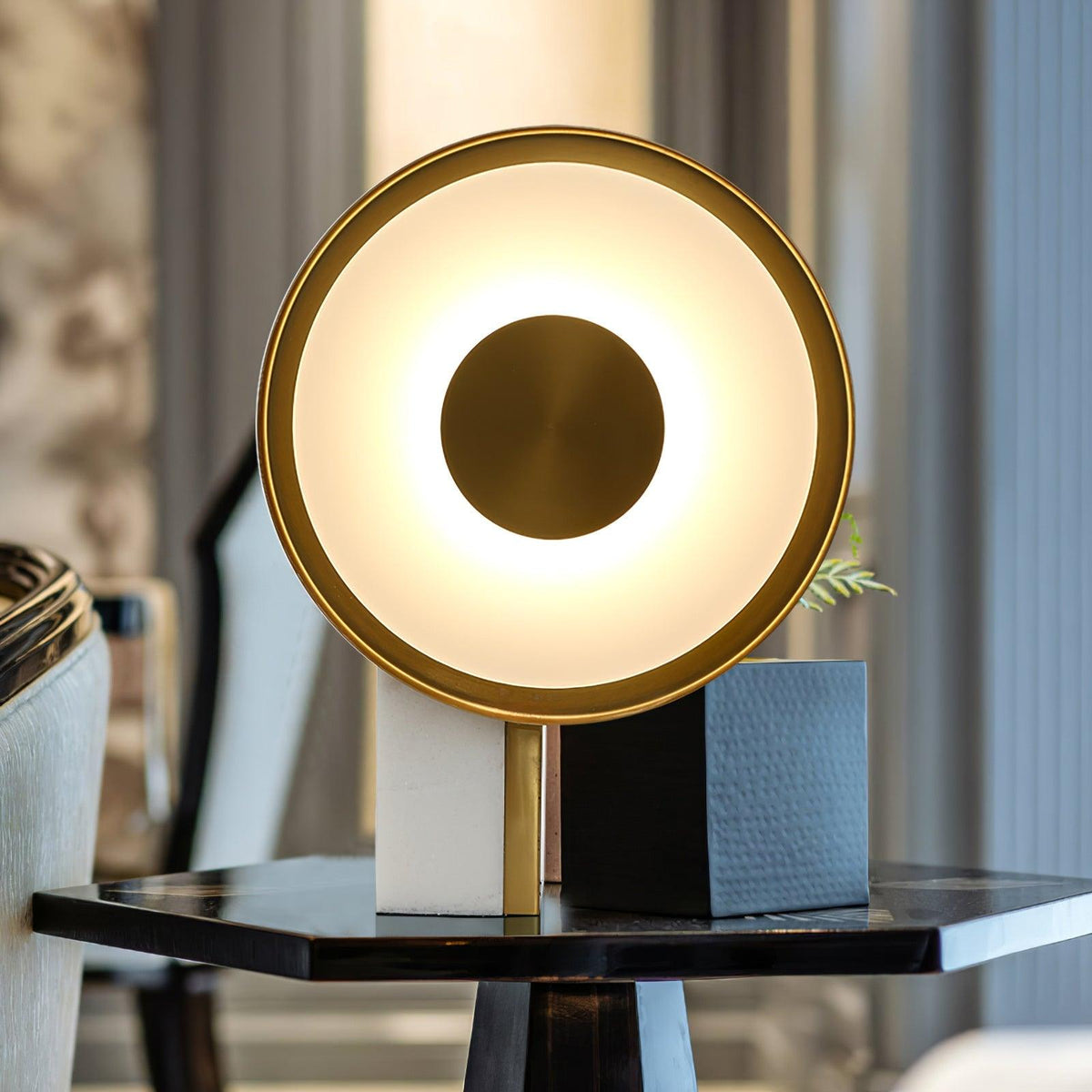 Candeeiro de mesa Tessain em mármore, minimalista