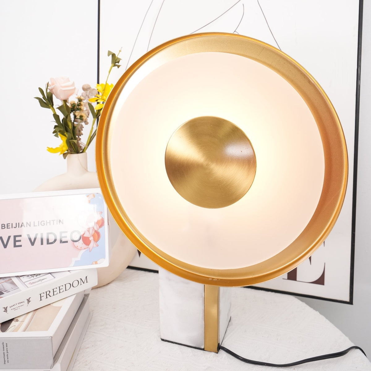 Candeeiro de mesa Tessain em mármore, minimalista