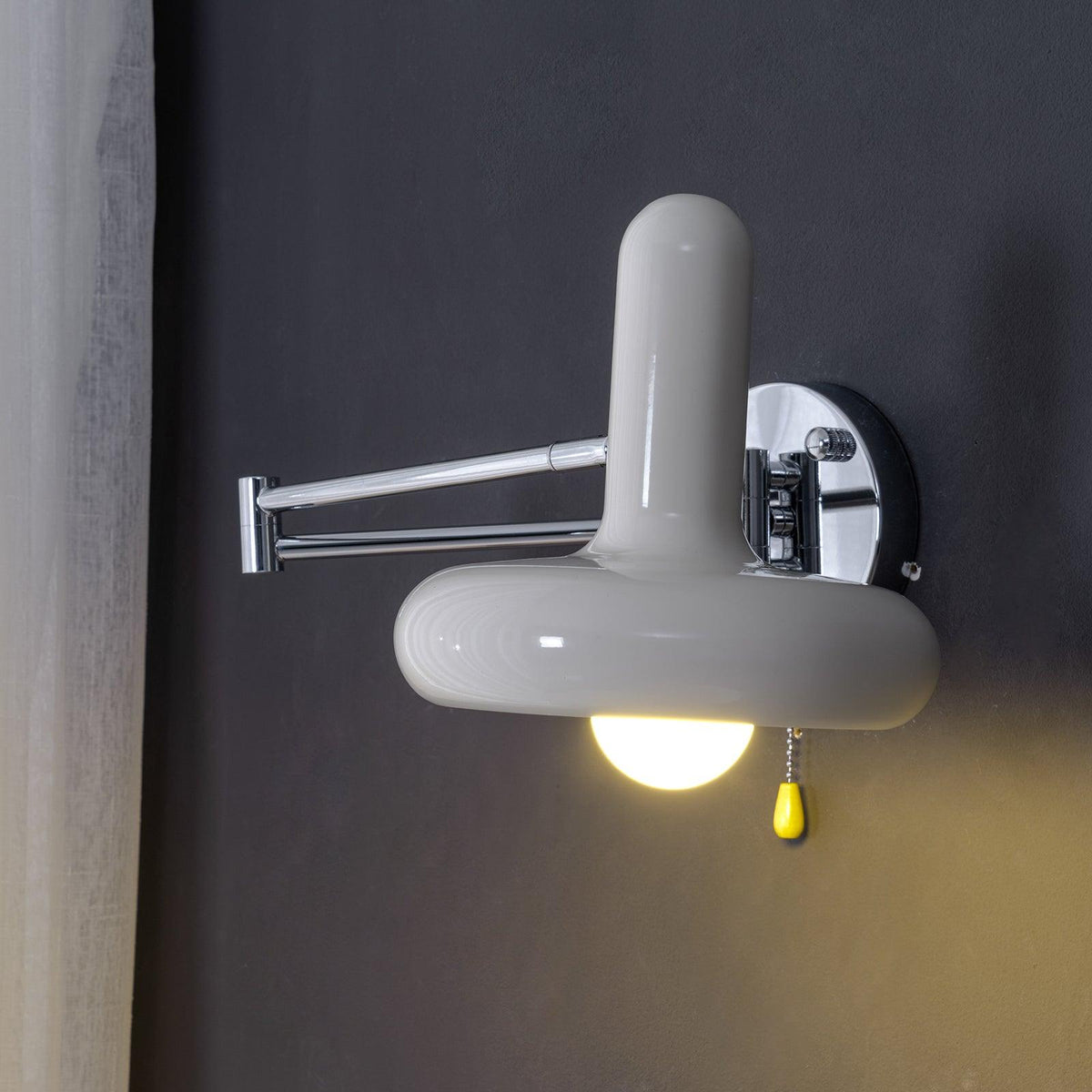 Ferinielle nordisk konstnärlig vägglampa i metall