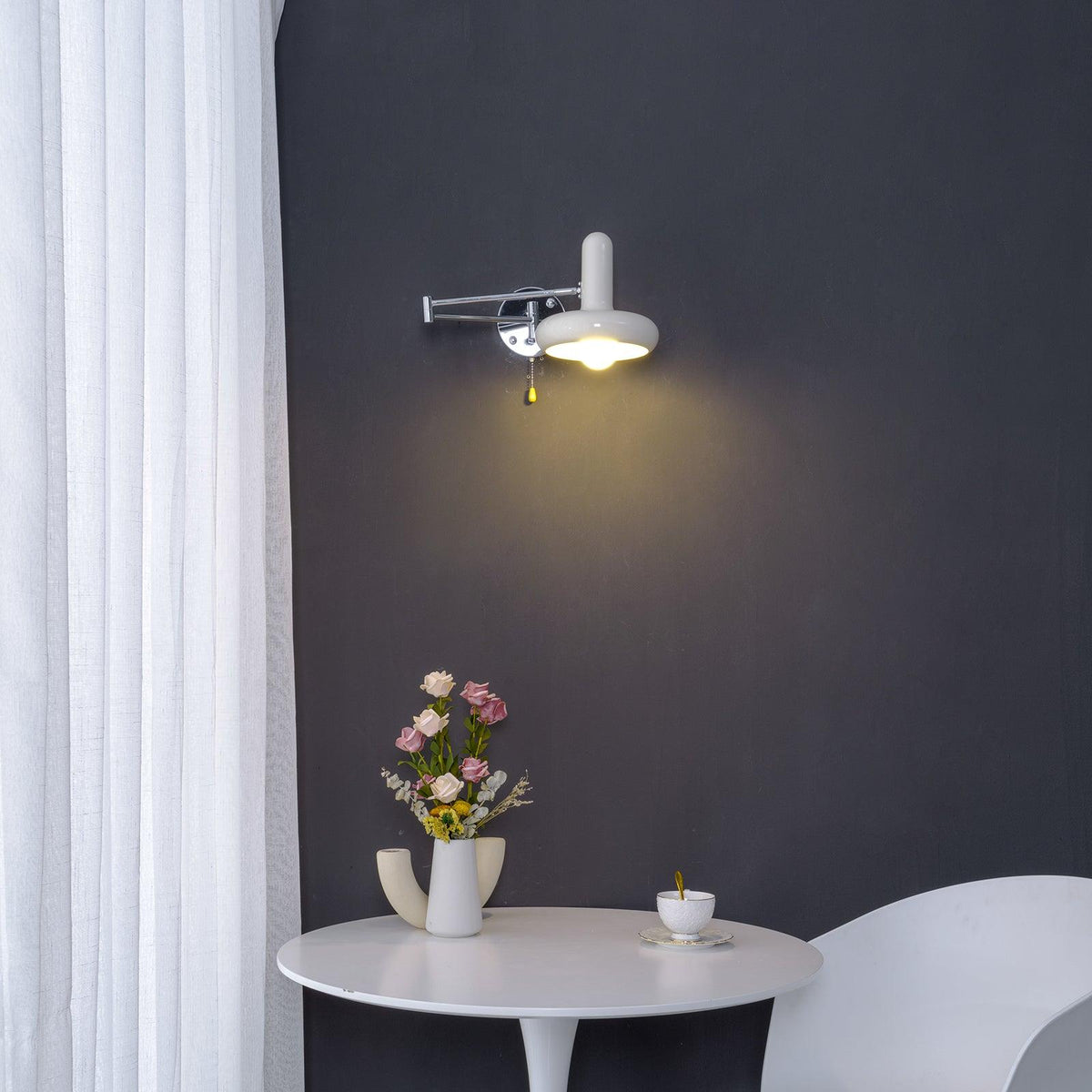 Ferinielle nordisk konstnärlig vägglampa i metall