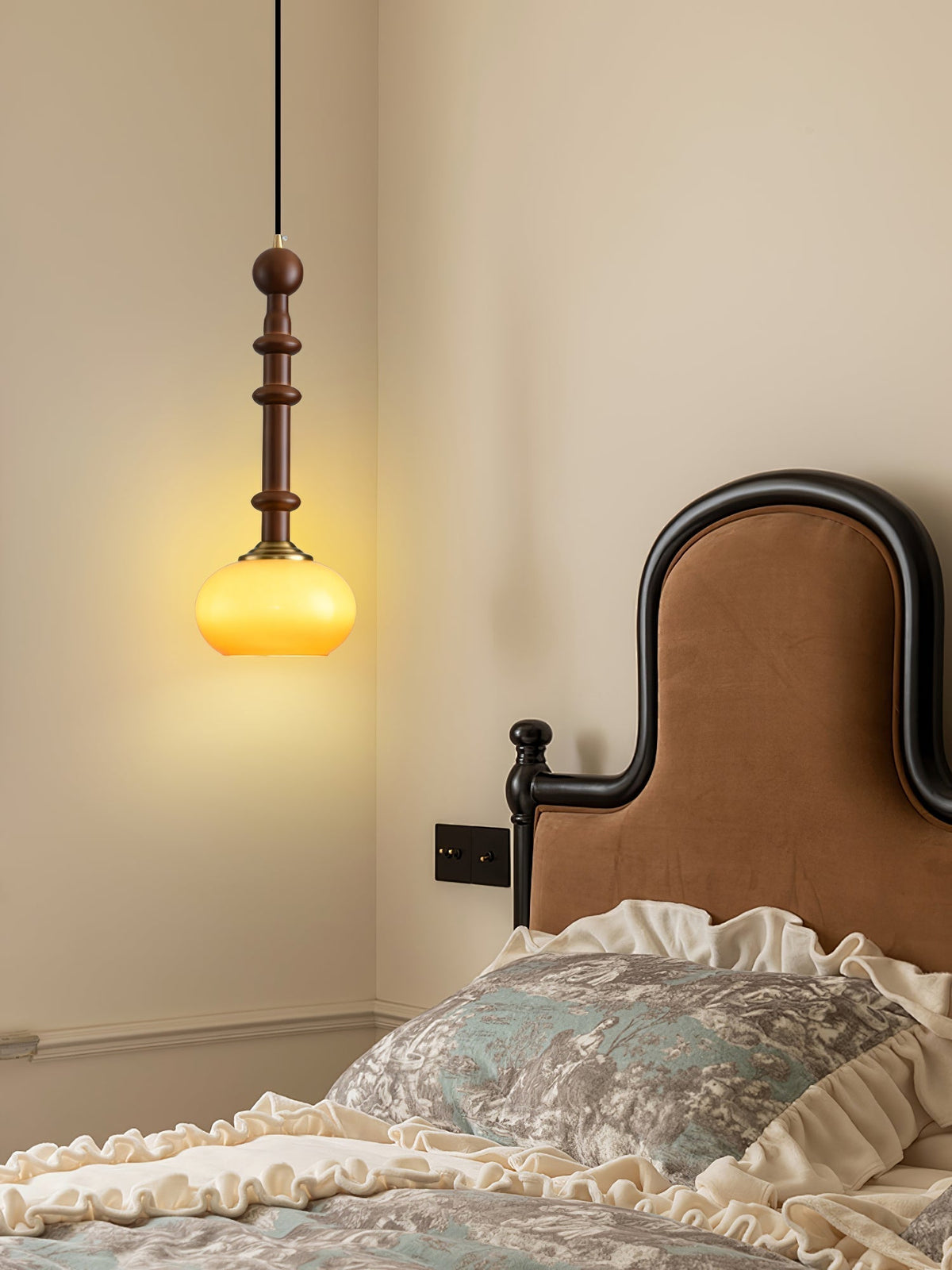 Yovelis vintage pendel-lampe i træ