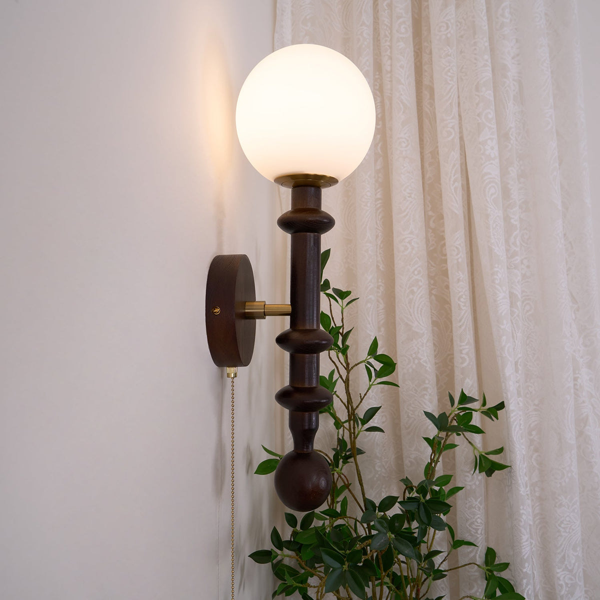 Candeeiro de parede elegante em vidro e madeira com coluna romana Elmiror