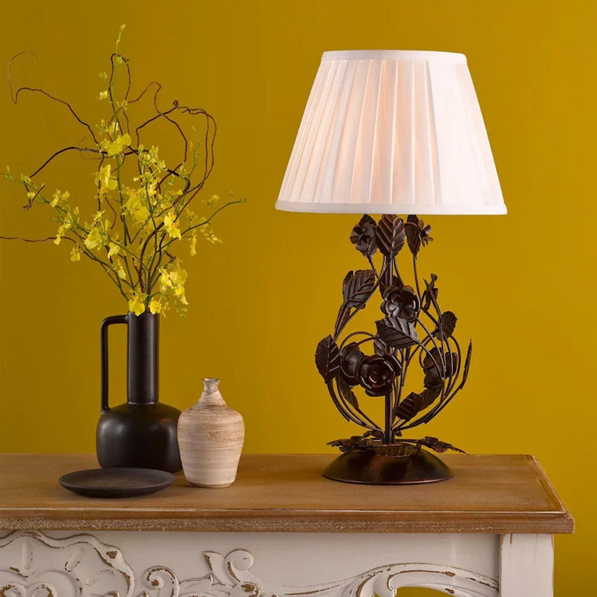 Elarenne bordlampe i smedejern med rose