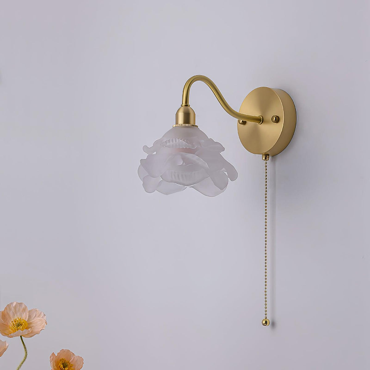 Luz de parede artística nórdica de latão, vidro e rosa Aneris