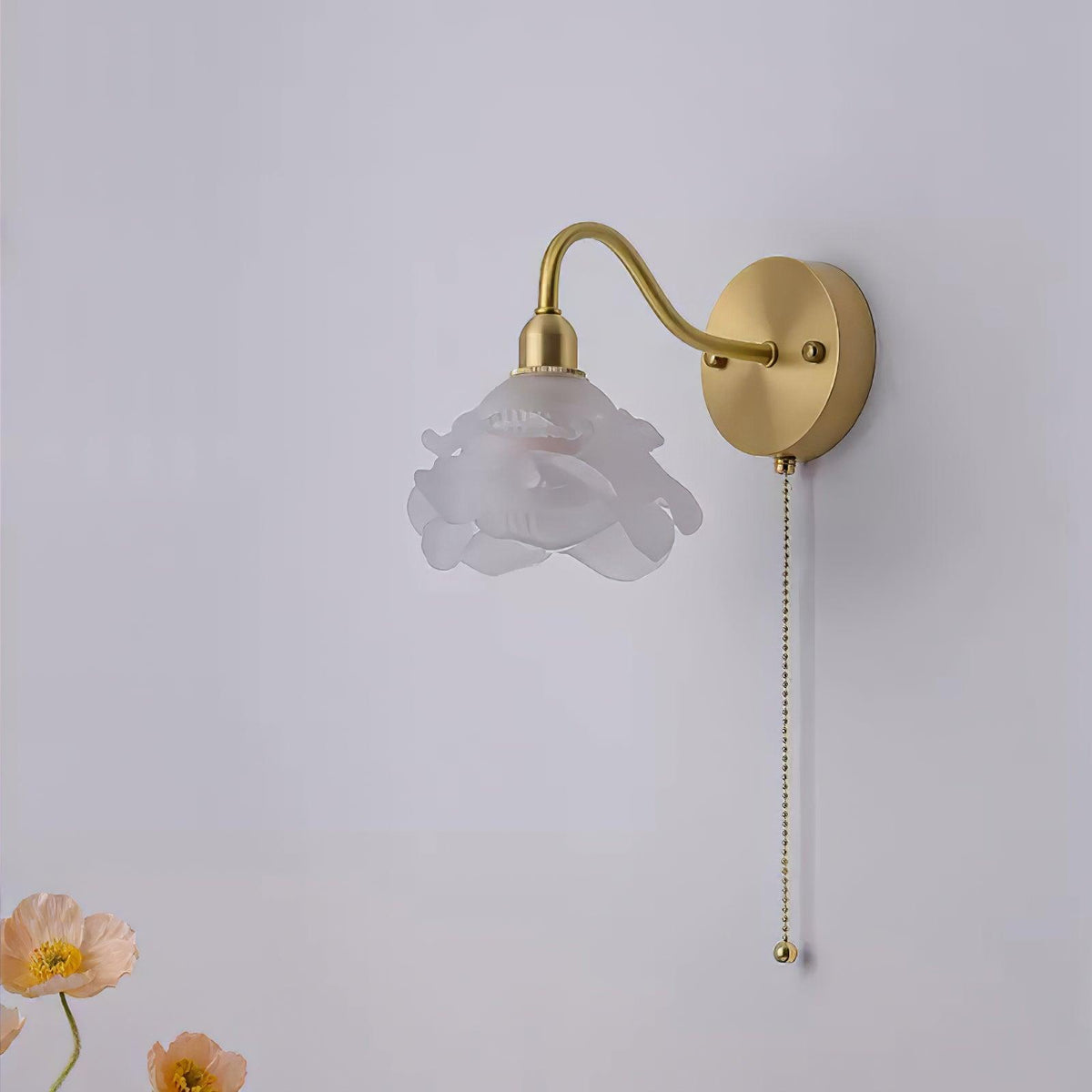 Luz de parede artística nórdica de latão, vidro e rosa Aneris