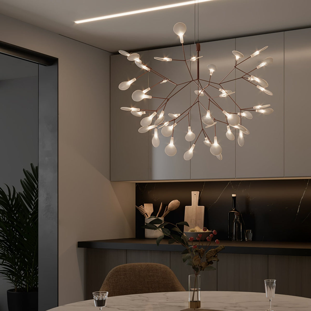 Auroreon lysekrone i rosaguld med LED-grene som ildfluer