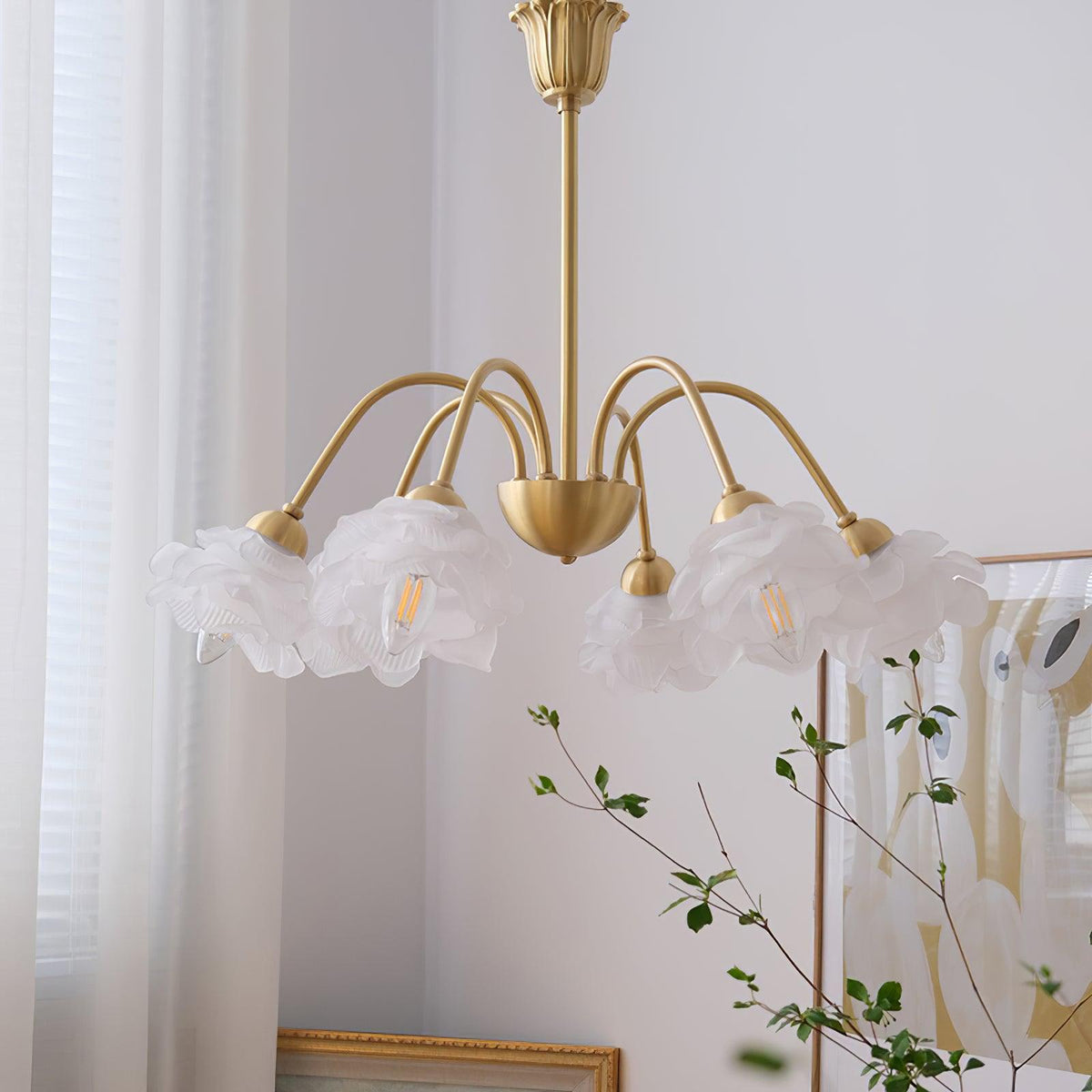 Candelabro em latão e vidro com flores de rosa Brenis