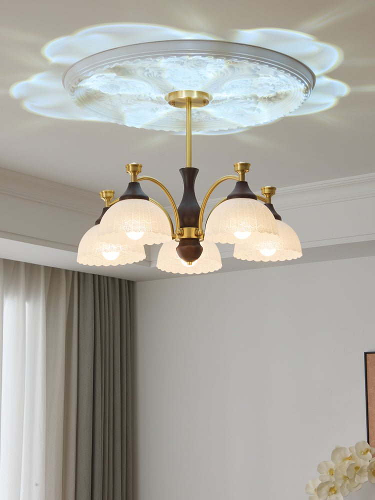 Avvynila traditionel elegant vintage-lysekrone i messing og træ