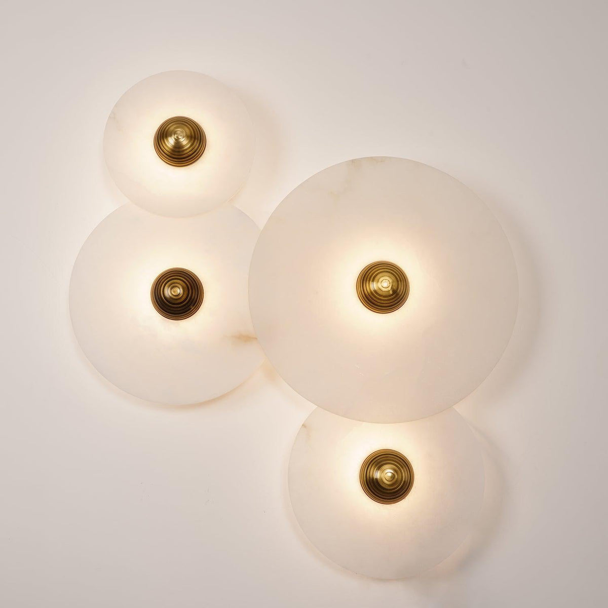 Apollo rund alabastervägglampa