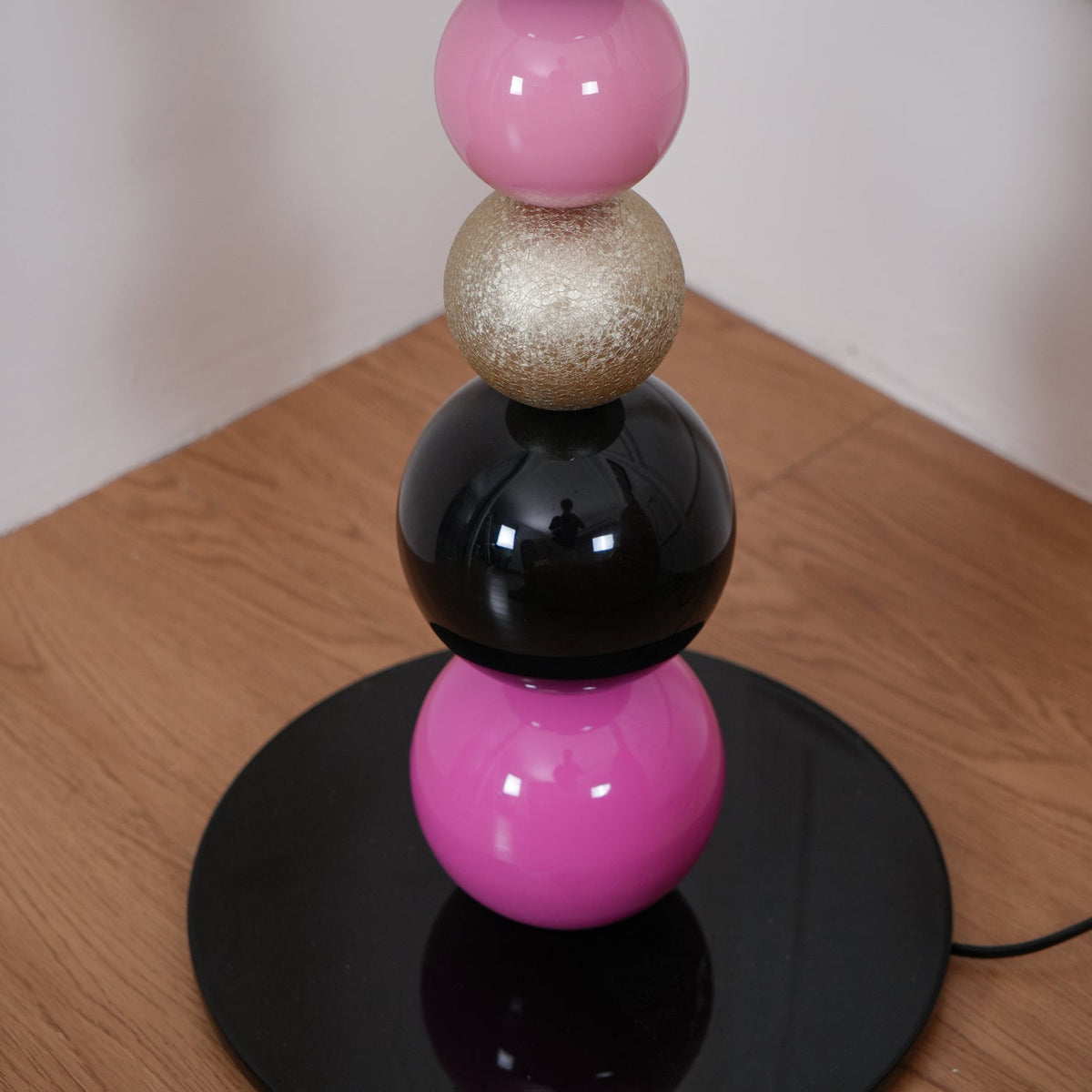 Kaleido gulvlampe med runde stablede kugler