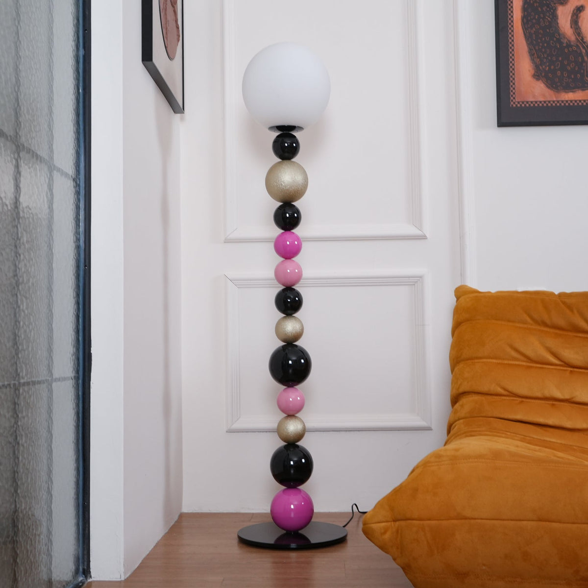Kaleido gulvlampe med runde stablede kugler