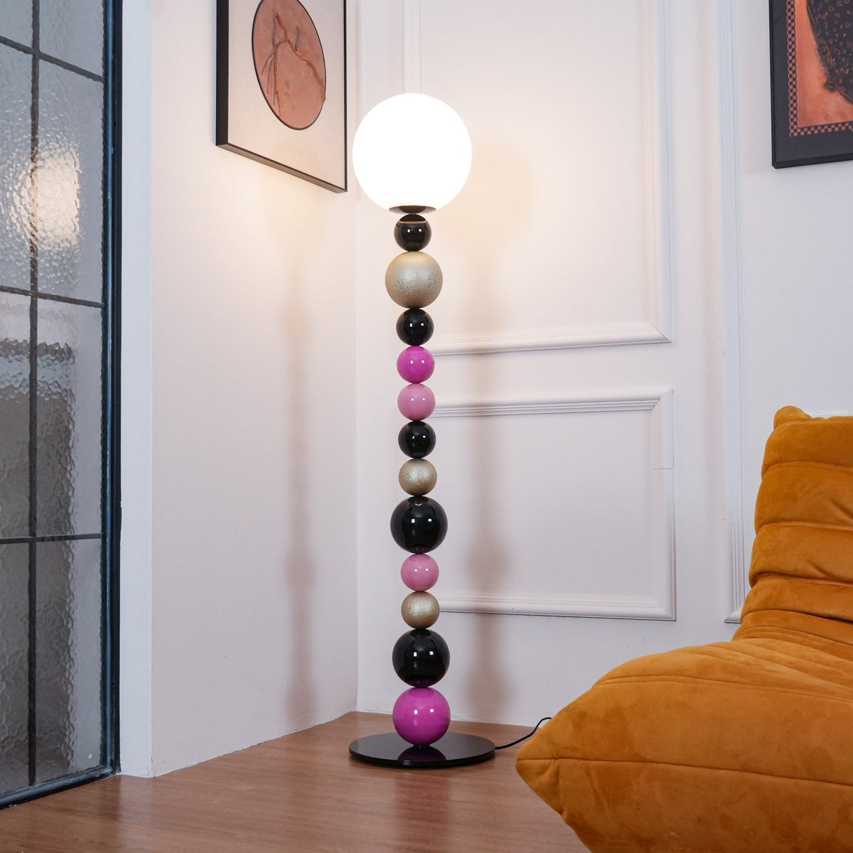 Kaleido gulvlampe med runde stablede kugler